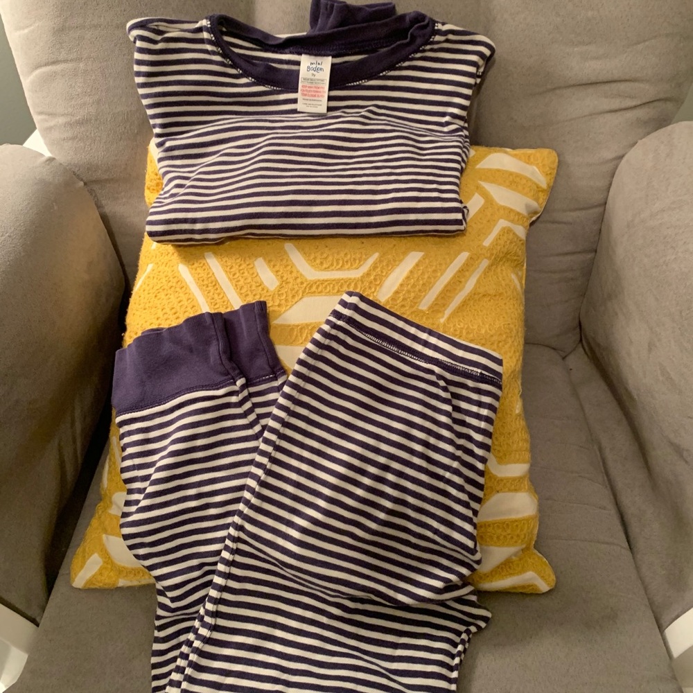 SOLD 💔 eBay Mini Boden 6-7 Boys Pajamas Navy
